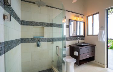 PROPERTY WITH THREE BEDROOM AND PANORAMIC OCEAN VIEWS, IN PORTALON – 3.8 ACRES