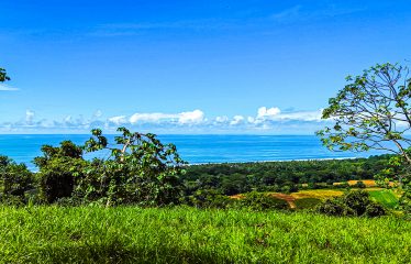 DEVELOPMENT PROPERTY WITH OCEAN VIEWS AND A PRIVATE CASCADE, IN GUAPIL – 12.7 ACRES