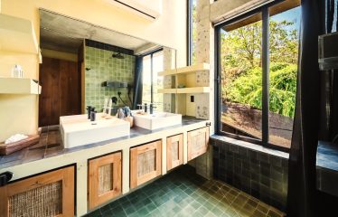 CASA JAVA PROPERTY WITH EIGHT BEDROOM WITH OCEAN VIEWS, IN MANUEL ANTONIO – 0.20 ACRES