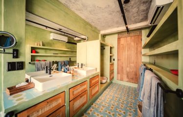 CASA JAVA PROPERTY WITH EIGHT BEDROOM WITH OCEAN VIEWS, IN MANUEL ANTONIO – 0.20 ACRES