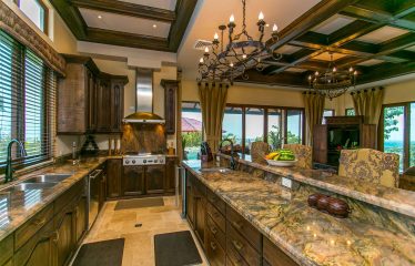 PROPERTY WITH TWELVE BEDROOMS IN A GATED COMMUNITY IN QUEPOS – 1.51 ACRES