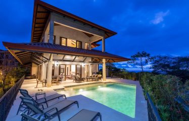 PROPERTY WITH TWELVE BEDROOMS IN A GATED COMMUNITY IN QUEPOS – 1.51 ACRES