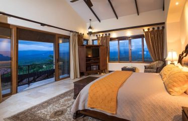 PROPERTY WITH TWELVE BEDROOMS IN A GATED COMMUNITY IN QUEPOS – 1.51 ACRES