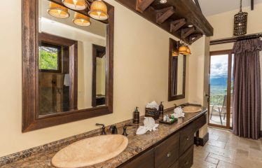 PROPERTY WITH TWELVE BEDROOMS IN A GATED COMMUNITY IN QUEPOS – 1.51 ACRES