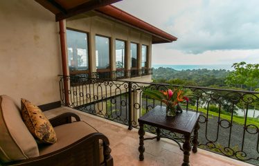 PROPERTY WITH TWELVE BEDROOMS IN A GATED COMMUNITY IN QUEPOS – 1.51 ACRES