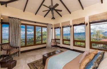 PROPERTY WITH TWELVE BEDROOMS IN A GATED COMMUNITY IN QUEPOS – 1.51 ACRES