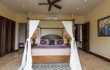 PROPERTY WITH TWELVE BEDROOMS IN A GATED COMMUNITY IN QUEPOS – 1.51 ACRES