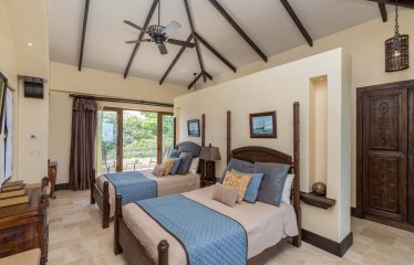 PROPERTY WITH TWELVE BEDROOMS IN A GATED COMMUNITY IN QUEPOS – 1.51 ACRES