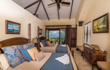 PROPERTY WITH TWELVE BEDROOMS IN A GATED COMMUNITY IN QUEPOS – 1.51 ACRES