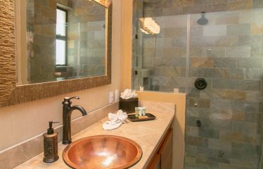 PROPERTY WITH TWELVE BEDROOMS IN A GATED COMMUNITY IN QUEPOS – 1.51 ACRES