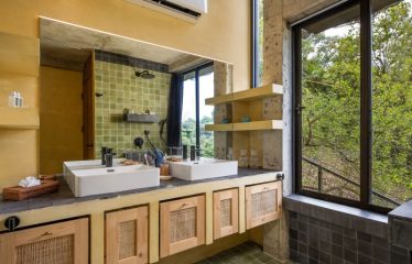 CASA JAVA PROPERTY WITH EIGHT BEDROOM WITH OCEAN VIEWS, IN MANUEL ANTONIO – 0.20 ACRES