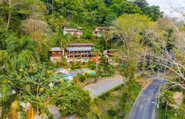 COMMERCIAL PROPERTY WITH OCEAN VIEWS IN QUEPOS – 8.64 ACRES
