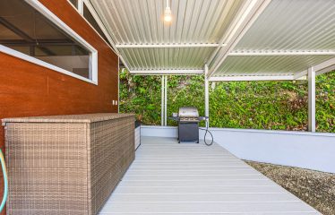 LUXURY PROPERTY WITH TWO BEDROOMS AND OCEAN VIEWS, IN UVITA – 3.64 ACRES