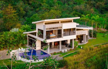 PROPERTY WITH SIX BEDROOMS AND GUEST HOUSE, IN OJOCHAL – 2.96 ACRES