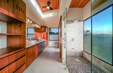 PROPERTY WITH SIX BEDROOMS AND GUEST HOUSE, IN OJOCHAL – 2.96 ACRES