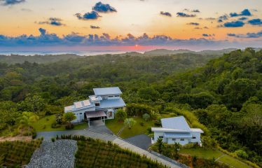 PROPERTY WITH SIX BEDROOMS AND GUEST HOUSE, IN OJOCHAL – 2.96 ACRES