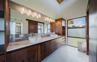 PROPERTY WITH SIX BEDROOMS AND GUEST HOUSE, IN OJOCHAL – 2.96 ACRES