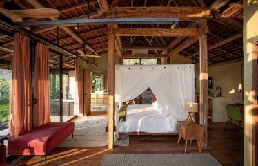 CASA JAVA PROPERTY WITH EIGHT BEDROOM WITH OCEAN VIEWS, IN MANUEL ANTONIO – 0.20 ACRES