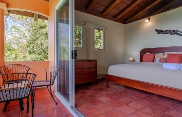 PROPERTY WITH THREE BEDROOMS AND OCEAN FRONT VIEWS, IN PUERTO NUEVO – 5.8 ACRES