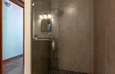 PROPERTY WITH THREE BEDROOMS AND OCEAN FRONT VIEWS, IN PUERTO NUEVO – 5.8 ACRES