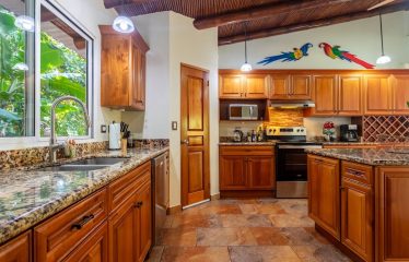 PROPERTY WITH THREE BEDROOMS AND OCEAN FRONT VIEWS, IN PUERTO NUEVO – 5.8 ACRES