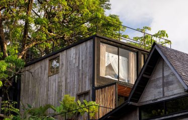 CASA JAVA PROPERTY WITH EIGHT BEDROOM WITH OCEAN VIEWS, IN MANUEL ANTONIO – 0.20 ACRES