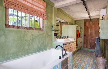 CASA JAVA PROPERTY WITH EIGHT BEDROOM WITH OCEAN VIEWS, IN MANUEL ANTONIO – 0.20 ACRES