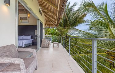 LUXURY PROPERTY WITH SIX BEDROOMS, NEAR TO THE TOWN – 1.23 ACRES