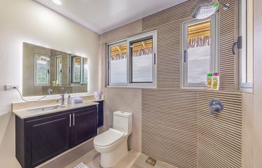 LUXURY PROPERTY WITH SIX BEDROOMS, NEAR TO THE TOWN – 1.23 ACRES