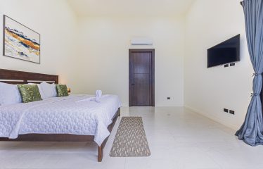 LUXURY PROPERTY WITH SIX BEDROOMS, NEAR TO THE TOWN – 1.23 ACRES