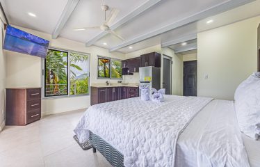 LUXURY PROPERTY WITH SIX BEDROOMS, NEAR TO THE TOWN – 1.23 ACRES