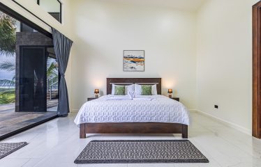 LUXURY PROPERTY WITH SIX BEDROOMS, NEAR TO THE TOWN – 1.23 ACRES