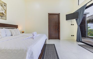 LUXURY PROPERTY WITH SIX BEDROOMS, NEAR TO THE TOWN – 1.23 ACRES