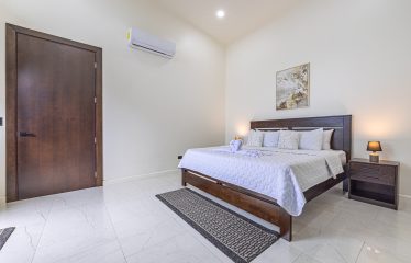 LUXURY PROPERTY WITH SIX BEDROOMS, NEAR TO THE TOWN – 1.23 ACRES