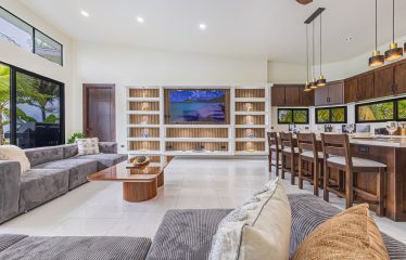 LUXURY PROPERTY WITH SIX BEDROOMS, NEAR TO THE TOWN – 1.23 ACRES