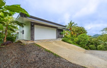 LUXURY PROPERTY WITH SIX BEDROOMS, NEAR TO THE TOWN – 1.23 ACRES