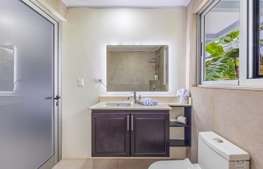 LUXURY PROPERTY WITH SIX BEDROOMS, NEAR TO THE TOWN – 1.23 ACRES