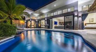 LUXURY PROPERTY WITH SIX BEDROOMS, NEAR TO THE TOWN – 1.23 ACRES