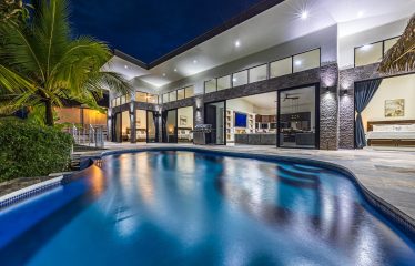 LUXURY PROPERTY WITH SIX BEDROOMS, NEAR TO THE TOWN – 1.23 ACRES