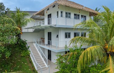 LUXURY PROPERTY WITH SIX BEDROOMS, NEAR TO THE TOWN – 1.23 ACRES