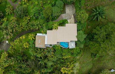 LUXURY PROPERTY WITH SIX BEDROOMS, NEAR TO THE TOWN – 1.23 ACRES