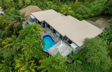 LUXURY PROPERTY WITH SIX BEDROOMS, NEAR TO THE TOWN – 1.23 ACRES