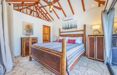LUXURY PROPERTY WITH FIVE BEDROOMS, IN PLAYA HERMOSA – 2.07 ACRES