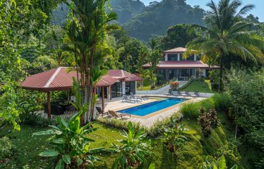 LUXURY PROPERTY WITH FIVE BEDROOMS, IN PLAYA HERMOSA – 2.07 ACRES