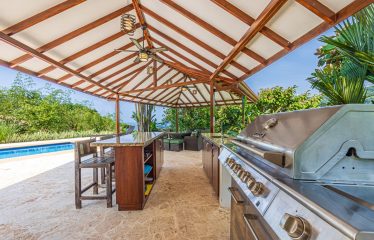 LUXURY PROPERTY WITH FIVE BEDROOMS, IN PLAYA HERMOSA – 2.07 ACRES