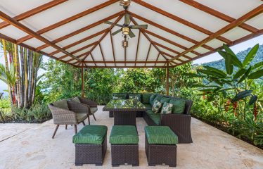 LUXURY PROPERTY WITH FIVE BEDROOMS, IN PLAYA HERMOSA – 2.07 ACRES