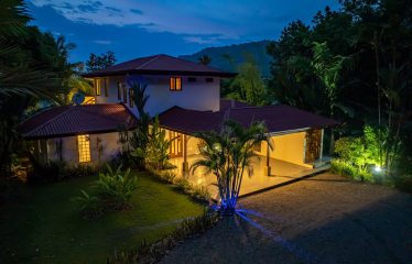 LUXURY PROPERTY WITH FIVE BEDROOMS, IN PLAYA HERMOSA – 2.07 ACRES