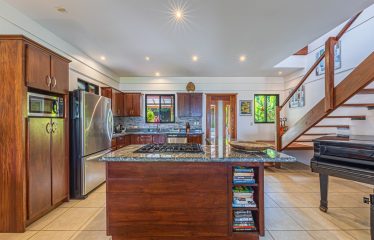 LUXURY PROPERTY WITH FIVE BEDROOMS, IN PLAYA HERMOSA – 2.07 ACRES