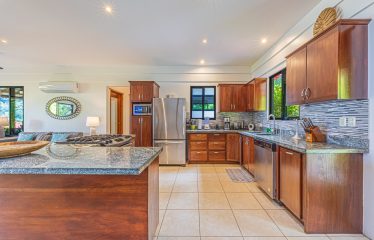 LUXURY PROPERTY WITH FIVE BEDROOMS, IN PLAYA HERMOSA – 2.07 ACRES