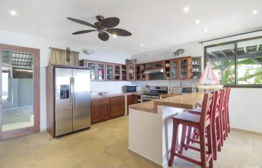 PROPERTY WITH OCEAN VIEWS NEAR TO EVERYTHING, IN JARDINES DEL MORETE UVITA – 0.34 ACRES